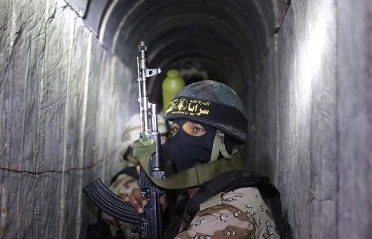<p>Dış basında yer alan haberlere göre, İsrail güçleri (IDF) bu tünelleri yok etmek için yoğun bombardıman yapıyor.</p>
<p> </p>