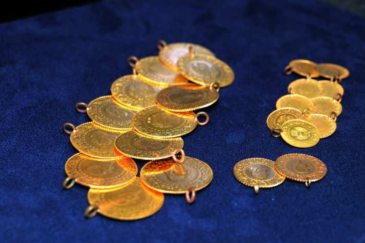 <p>Bu bölge üzerinde kalındığı sürece teknik olarak yükselişlerin devam ettiği görülebilir. Yükselişlerde kısa vadede 1855 dolar ve 1875 dolar seviyeleri direnç noktaları olup, bu seviyeler üzerinde yeniden 1900 dolar seviyeleri gündeme gelebilir. Enflasyon rakamlarında yükselişlerin gözlenmesi ve enflasyonist endişelerin artış kaydetmesi durumunda yeniden ABD uzun vadeli tahvil faizlerinde yükselişlerin yaşandığı ve dolarda değer kazanımımın etkili olduğu görülebilir. Bu durum ons altında düşüşleri beraberinde getirebilir.</p>