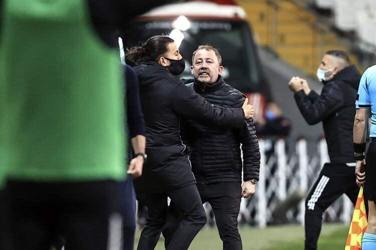 <p>1- Beşiktaş: 81 puan / +44 averaj </p>
