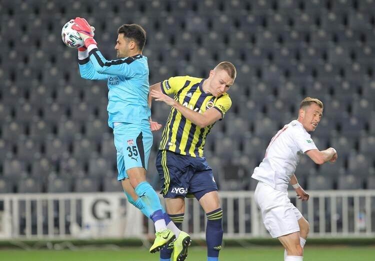 <p>İKİLİ AVERAJ HESAPLARI </p>

<p>Son hafta öncesi üç büyük takımın birbirleri arasındaki maçlara bakıldığında Beşiktaş ile Galatasaray, ikili averajda eşit durumda. Beşiktaş ve Galatasaray, ikili averajda Fenerbahçe'ye üstünlüğü bulunuyor.</p>
