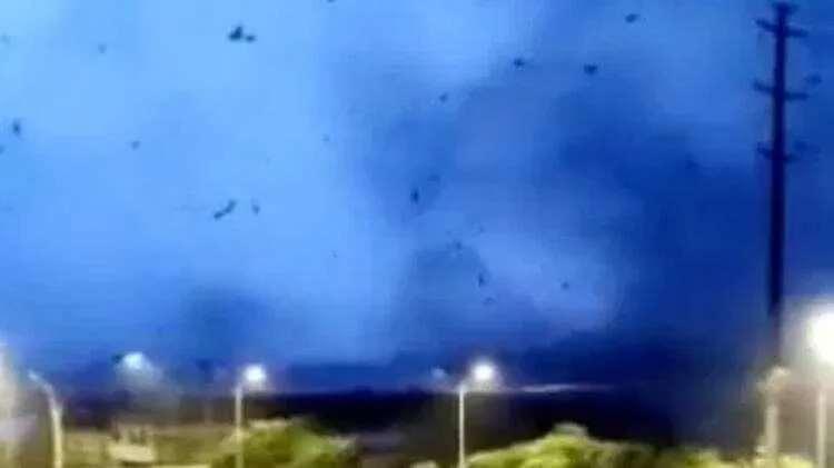 <p>Meteoroloji servisinden Jia Xiaolong, küresel ısınmayla birlikte Çin'in daha fazla sıra dışı hava olaylarıyla karşı karşıya kaldığını ve önümüzdeki yıllarda özellikle sel baskınlarından çekindiklerini söylüyor.</p>
<p> </p>