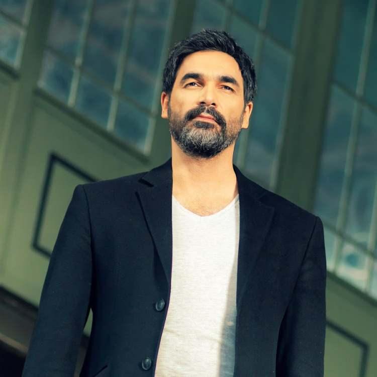 <p><strong>UĞUR IŞILAK</strong></p>

<p>Büyük laflar edip küçücük bir yürek taşımadağımız için affedin bizleri Filistin’nin mazlum çocukları...</p>

<p> #AksadaBaskınVar</p>
