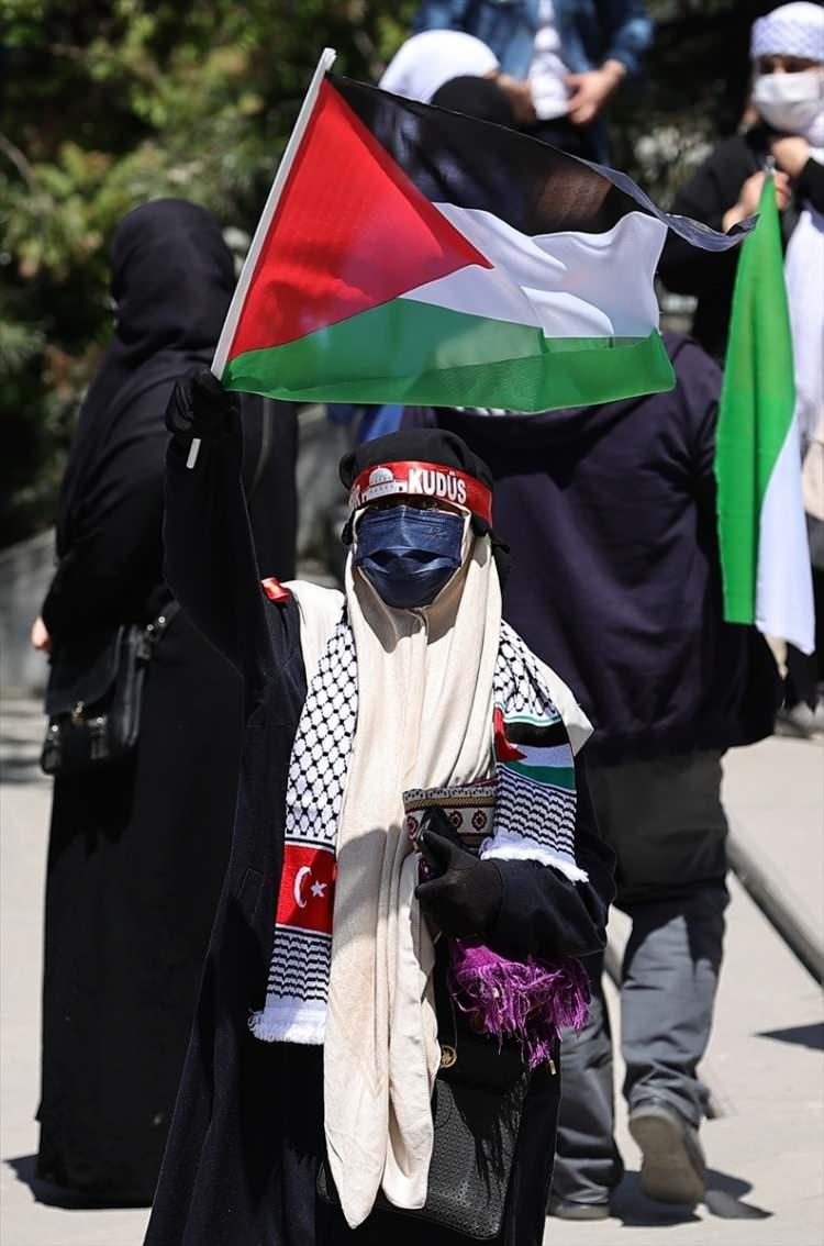<p>Türkiye</p>
<p>İsrail'in Filistinli Müslümanlara yönelik saldırılarında şehit olanlar için başkentte beyaz kıyafetlerle gıyabi cenaze namazı kılındı, dua edildi.</p>