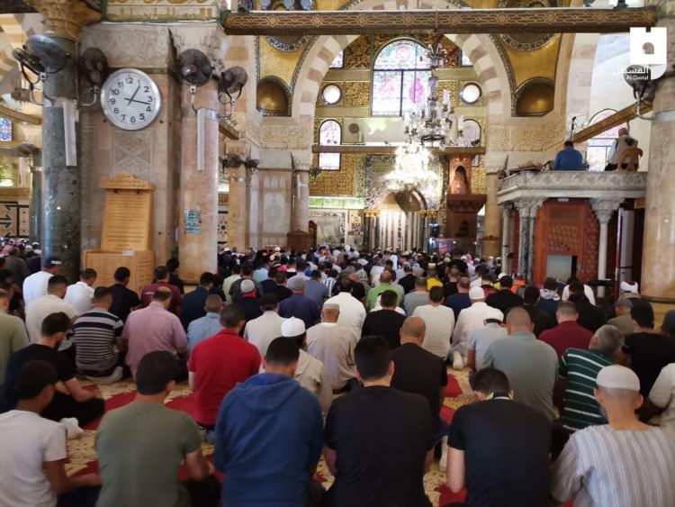 <p>Mescid-i Aksa’da öğle namazından sonra iki rekat şükür namazı kılındı.</p>
<p> </p>
<p> </p>