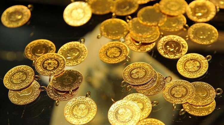 <p>Gram altın için hem dolar/TL ve ons tarafından esen rüzgarın etkili olduğunu ifade eden Paksoy, "Biri aşağı gelse de diğer yukarı çıktığından dengelenme oluyor. Kısa vadeli alım-satım stratejisine göre 'gram altın için 400 TL civarında alım, 450-500 e çıktıkça satım' olduğunu söyledik" dedi.</p>