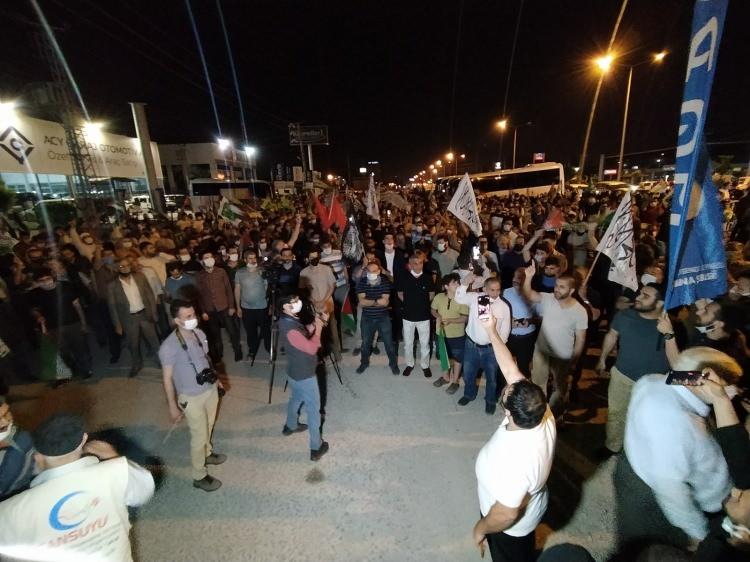 <p>Memur-Sen Adana Temsilcisi Mehmet Sezer, burada yaptığı açıklamada, Mescid-i Aksa özgürleşmeden insanlığın özgürleşmeyeceğini söyledi.</p>