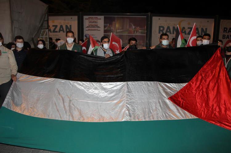 <p><strong>NEVŞEHİR</strong></p>

<p>Nevşehir’de, İsrail’in Mescid-i Aksa’da Filistinli Müslümanlara saldırıları protesto edildi.<br />
Milli İrade Platformu tarafından düzenlenen protestoya vatandaşlar ellerinde Türk ve Filistin bayrakları ile katıldı.</p>
