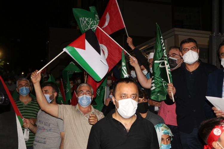 <p><strong>ŞIRNAK</strong></p>

<p>Şırnak'ta bir araya gelen sivil toplum kuruluşları düzenledikleri eylemle İsrail'in Mescid-i Aksa'daki saldırılarını protesto etti.<br />
 </p>
