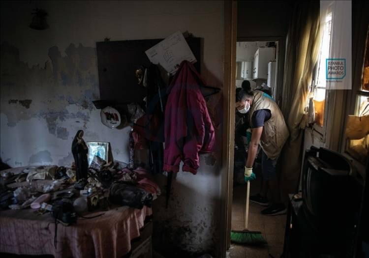<p>Anadolu Ajansı (AA) tarafından foto muhabirlerini desteklemek amacıyla bu yıl yedincisi d&uuml;zenlenen uluslararası fotoğraf yarışması "Istanbul Photo Awards"da kazananlar a&ccedil;ıklandı. "Seri Haber" kategorisinde &uuml;&ccedil;&uuml;nc&uuml;l&uuml;ğ&uuml;, Beyrut patlamasını ele alan fotoğraflarıyla Getty Images foto muhabiri Chris McGrath aldı.</p>
