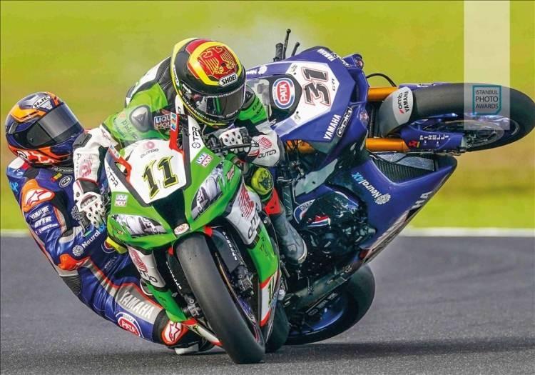 <p>Anadolu Ajansı (AA) tarafından foto muhabirlerini desteklemek amacıyla bu yıl yedincisi d&uuml;zenlenen uluslararası fotoğraf yarışması "Istanbul Photo Awards"da kazananlar a&ccedil;ıklandı. "Tekil Spor"da AP fotoğraf&ccedil;ısı Scott Robin Barbour "Superbike Kazası" ile ikinci oldu.</p>
