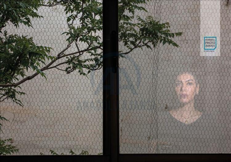 <p>Anadolu Ajansı (AA) tarafından foto muhabirlerini desteklemek amacıyla bu yıl yedincisi d&uuml;zenlenen uluslararası fotoğraf yarışması "Istanbul Photo Awards"da kazananlar a&ccedil;ıklandı. "Seri Portre"de İran'dan "Yabancı Ayna" fotoğraflarıyla Armin Karami, birinciliğin sahibi oldu.</p>
