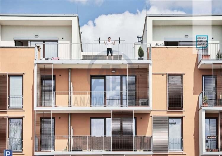 <p>Anadolu Ajansı (AA) tarafından foto muhabirlerini desteklemek amacıyla bu yıl yedincisi d&uuml;zenlenen uluslararası fotoğraf yarışması "Istanbul Photo Awards"da kazananlar a&ccedil;ıklandı. "Seri Spor" dalında &Ccedil;ek fotoğraf&ccedil;ı Barbora Reichova "Yıkılmaz Olimpiyat&ccedil;ılar" &ccedil;alışmasıyla ikincili oldu.</p>
