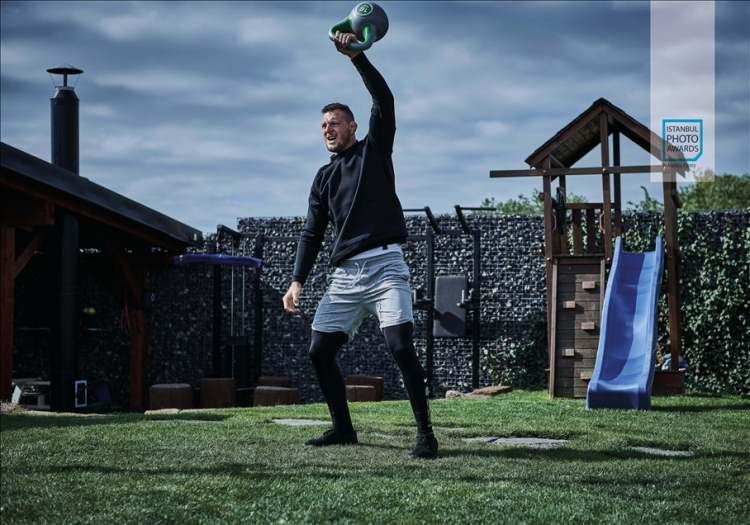 <p>Anadolu Ajansı (AA) tarafından foto muhabirlerini desteklemek amacıyla bu yıl yedincisi d&uuml;zenlenen uluslararası fotoğraf yarışması "Istanbul Photo Awards"da kazananlar a&ccedil;ıklandı. "Seri Spor" dalında &Ccedil;ek fotoğraf&ccedil;ı Barbora Reichova "Yıkılmaz Olimpiyat&ccedil;ılar" &ccedil;alışmasıyla ikincili oldu.</p>
