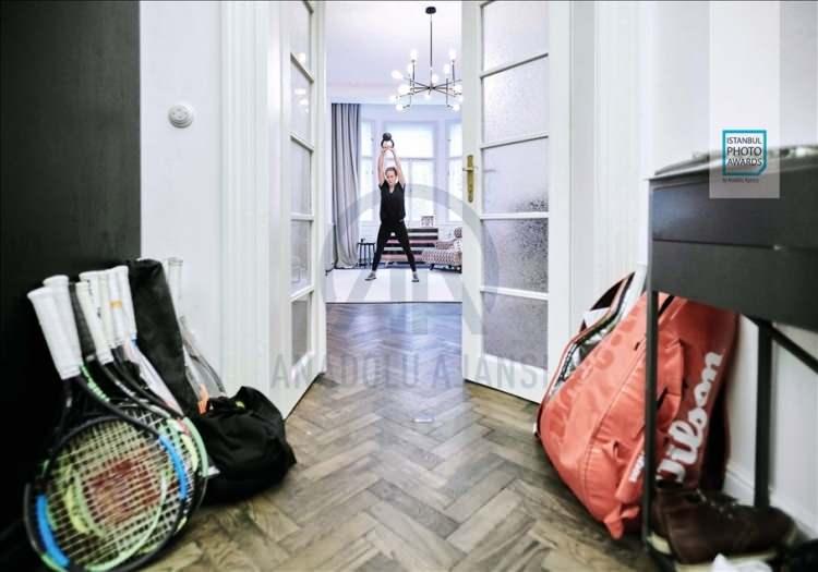 <p>Anadolu Ajansı (AA) tarafından foto muhabirlerini desteklemek amacıyla bu yıl yedincisi d&uuml;zenlenen uluslararası fotoğraf yarışması "Istanbul Photo Awards"da kazananlar a&ccedil;ıklandı. "Seri Spor" dalında &Ccedil;ek fotoğraf&ccedil;ı Barbora Reichova "Yıkılmaz Olimpiyat&ccedil;ılar" &ccedil;alışmasıyla ikincili oldu.</p>
