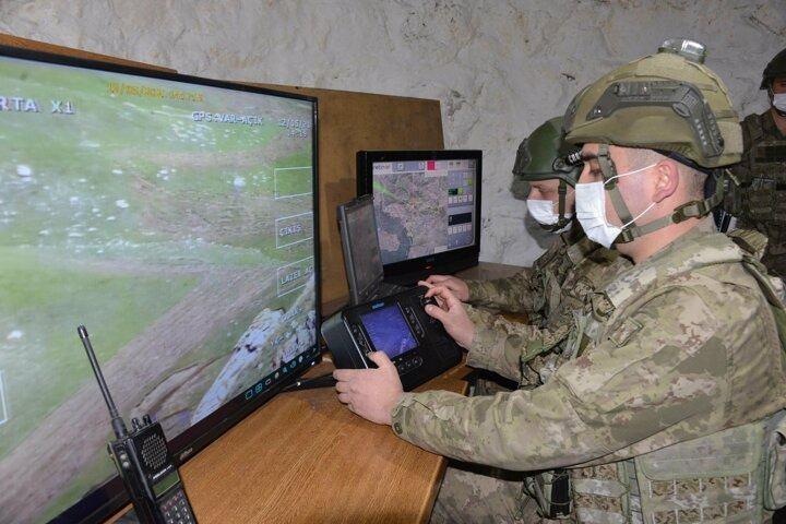 <p>'Hudut kartalları' yerli ve milli teknolojik cihaz ve silahlarla sınırın güvenliğini sağlıyor.</p>
