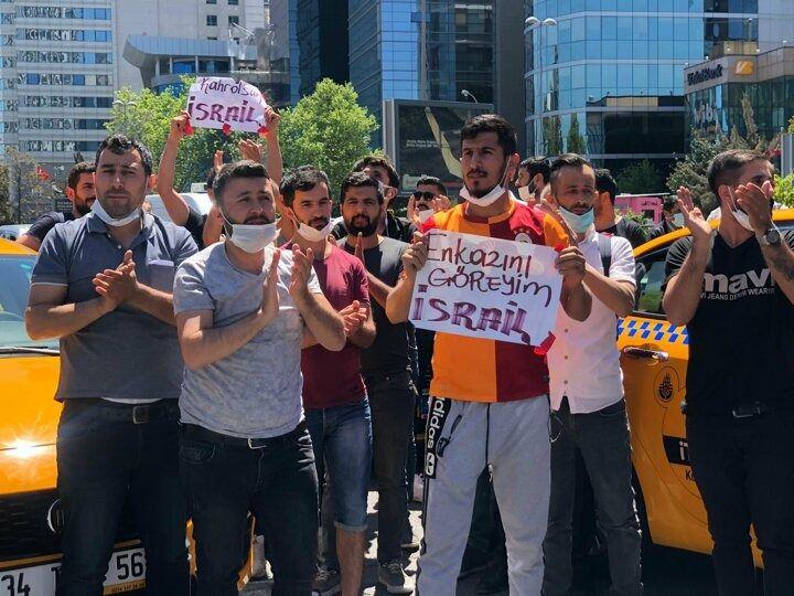 <p>İsrail güvenlik güçlerinin Kudüs'teki Şeyh Cerrah ve Mescid-i Aksa'da Filistinlilere yönelik saldırılarının ardından İstanbul'daki protestolar dün geceden bu yana sürüyor.</p>

