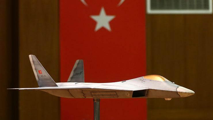 <p>Milli Muharip Uçak (MMU) Projesi'ne değinen Öztürk, "Bu uçak, 5. nesil bir savaş uçağı. Bu uçağı yaptığımızda Türkiye, teknolojide bir üst lige çıkmış oluyor. Dünyada 5. nesil savaş uçağı yapan çok az ülke var." ifadesini kullandı.</p>

<p> </p>
