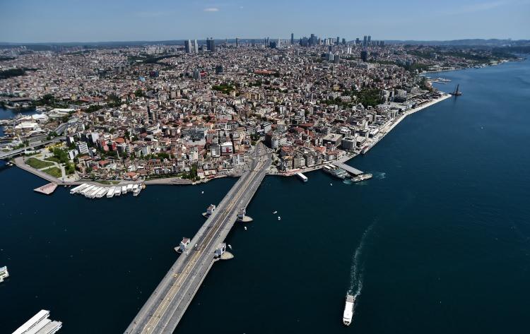<p>Her yıl milyonlarca kişinin ziyaret ettiği İstanbul helikopterle havadan görüntülendi.</p>
