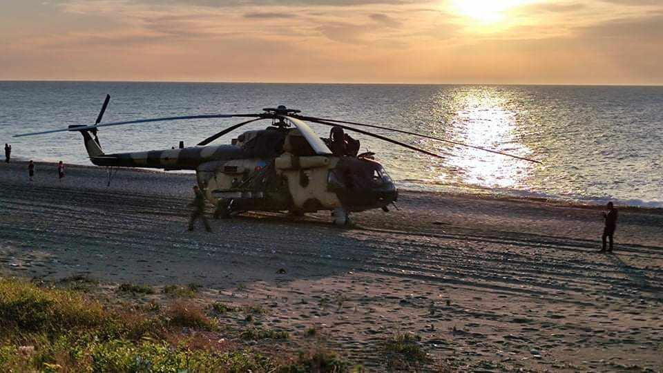 <p>Giresun’un Tirebolu ilçesinde sahile zorunlu iniş yapan Azerbaycan Hava Kuvvetleri'ne ait Mİ-17 tipi helikopterin motor arızası giderildi.<br />
<br />
 </p>
