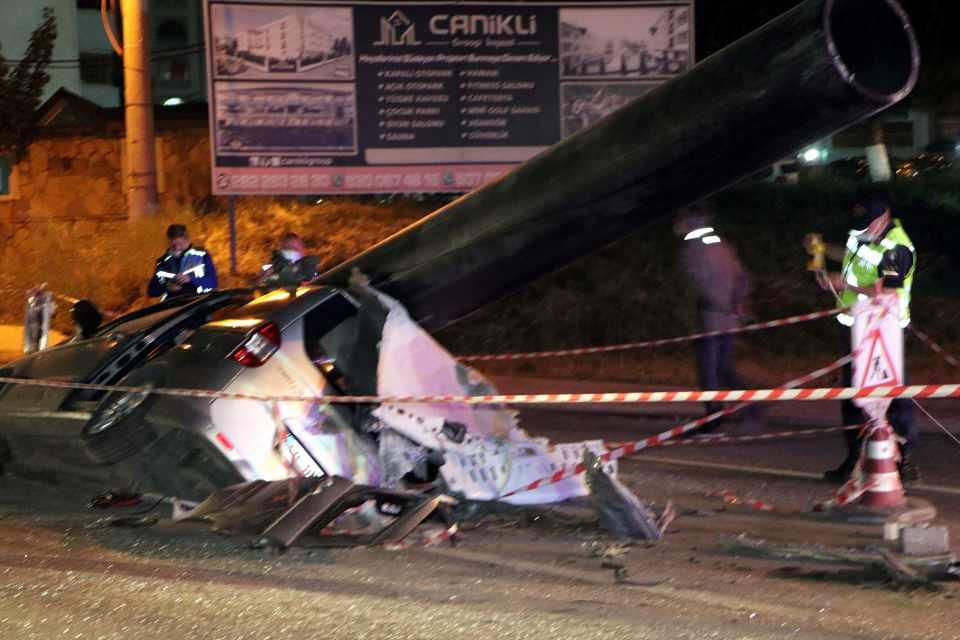 <p>Eldek'in hayati tehlikesinin bulunmadığı öğrenildi. Jandarma olay yerinde inceleme yaparak, kazayla ilgili soruşturma başlattı. </p>
