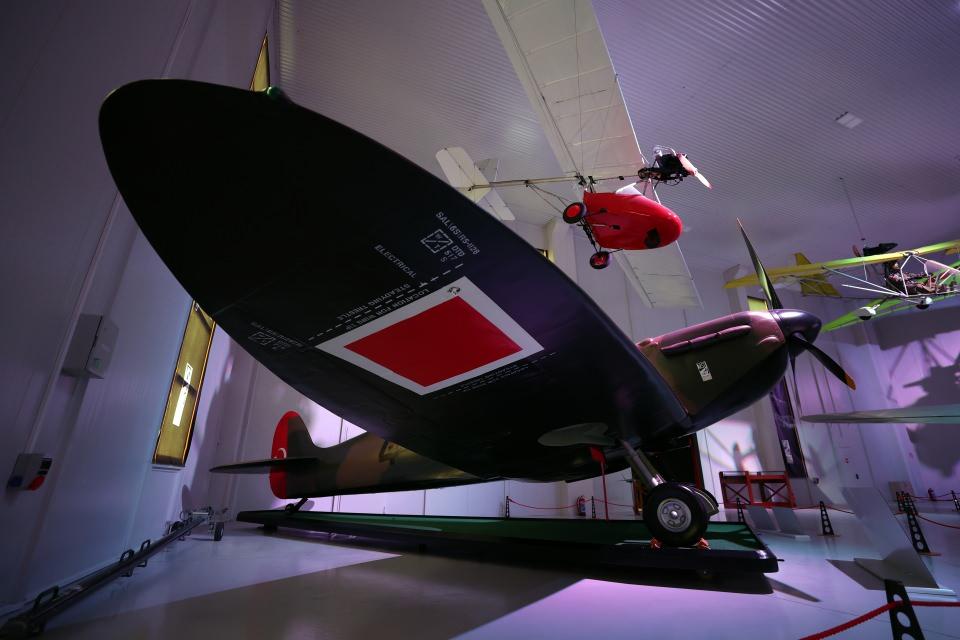 <p>Bu araçların yanı sıra Cessna 195 A, T-6G Texan, Douglas DC-3, Antonov AN-2, Fouga CM. 170 Magister ve Süpermarine Spitfire uçakları ile uçak motorları, microlight ve ultralight da müzenin envanterinde yer alıyor.</p>
<p> </p>