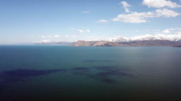 <p>Bu da tarihimizin ne denli zengin ve görkemli olduğunu gösteriyor. Buradaki eserler Bitlis'in, Van Gölü havzasında insanlık tarihinin en eski medeniyet merkezlerinden biri olduğunu gösteriyor."</p>
