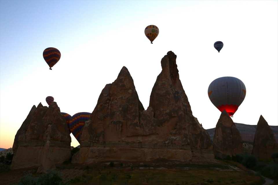 <p> Sıcak hava balon turuna katılarak manzarayı gökyüzünden izleyeceğiz." şeklinde konuştu.</p>
