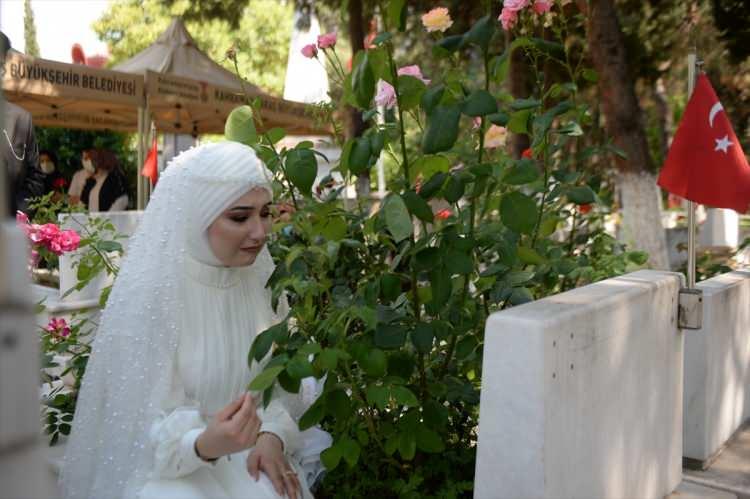 <p>İl Emniyet Müdürü Salim Cebeloğlu da "O makam arabası onların aracı. Onlara her türlü imkan fedadır. Şehidimizin kızının bu mutlu gününde birlikte olmak, bu güzel günün istek ve arzularını yerine getirmek bizi için bir emirdir" dedi.</p>
