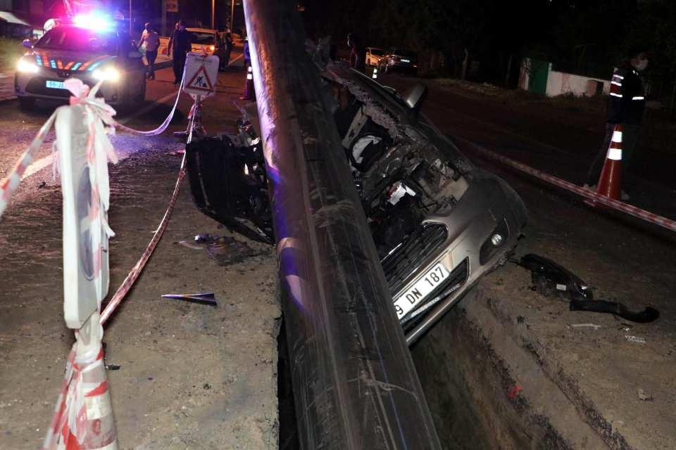 <p>Kaza, akşam saatlerinde Kumbağ-Baraboros mahalleleri arasındaki karayolu üzerinde meydana geldi. </p>
