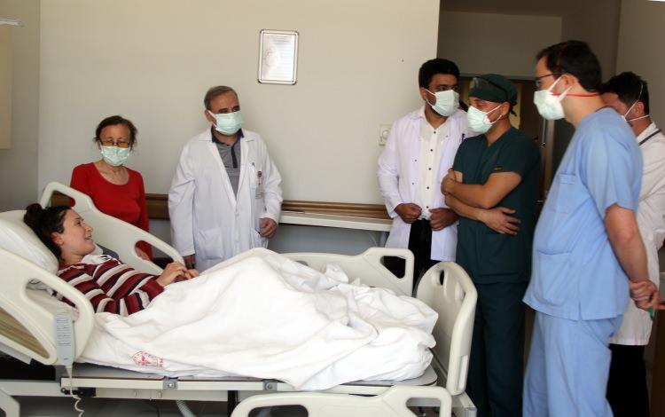 <p>Çok sıkıntılı günler geçirdiklerini dile getiren Doğruel, "Allah'ım onları bize bağışladı. Çok zorlu bir süreçti ama Allah'a çok dua ettik o da kabul etti ve kızımı da torunumu da kurtardı." diye konuştu.</p>
