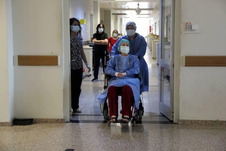 <p>- "Sağlıkçılarımız sayesinde ben de iyileştim, bebeğim de iyileşti"</p>
<p>Anne Avcı, AA muhabirine, bebeğini ilk gördüğü an çok heyecanlandığını söyledi.</p>