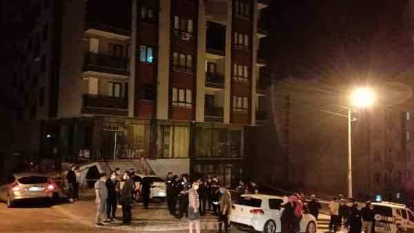 <p>Olay saat 00.30 sıralarında Tatlıkuyu Mahallesi 1306 Sokak üzerinde meydana geldi. Yapımına başlanılan inşaatın temelinde toprak kayması yaşandı. </p>
