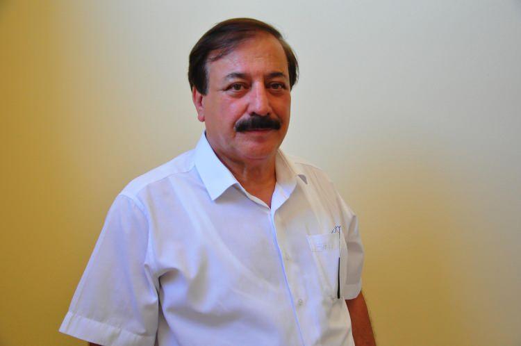 <p><strong>50 BİN SAAT IŞIK ÖMRÜ</strong></p>

<p>Teknolojinin etki ve ömrü hakkında bilgi veren firmanın Türkiye Distribütörü Sami Demiray, “Uluslararası elektrik kalite testini en yüksek puanla geçen Clean-edge, UVC ışık değildir. Ultraviyole ışıklar insanlı ortamda kullanılamaz çünkü insan sağlığına zararlıdır. Clean - edge ise insanlı ortamda yüzde 100 hijyen garantisiyle gönül rahatlığıyla kullanılabilmektedir. 24 saat kullanıldığında 6 yıl boyunca en az 50 bin saat ömürlüdür. Günlük 12 saat kullanımda 12 yıl ve 8 saatlik kullanımda ise 17 yıl sürekliliğini korur. Montajı kolaylıkla sağlanan Clean-edge aydınlatma sistemi, 24 metrekarelik alana etki eder ve fiyatı ekonomiktir. Koronavirüs dahil çeşitli virüs ve zararlı bakterileri öldürür. İnsana zarar vermediği ise testlerle kanıtlanmıştır. </p>
