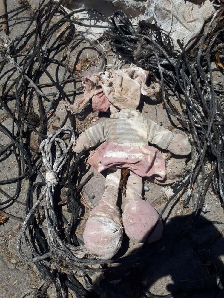 <p>Bugün Serçin Mahallesi Muhtarı Mustafa Çay aradı. Köylerindeki tek leylek yuvasında bir yavrunun plastik saman balyası ipine dolandığı ve hareket edemediğini söyledi. Söke AYDEM Elektrik Dağıtım şirketini arayarak araç desteği istedik. </p>
