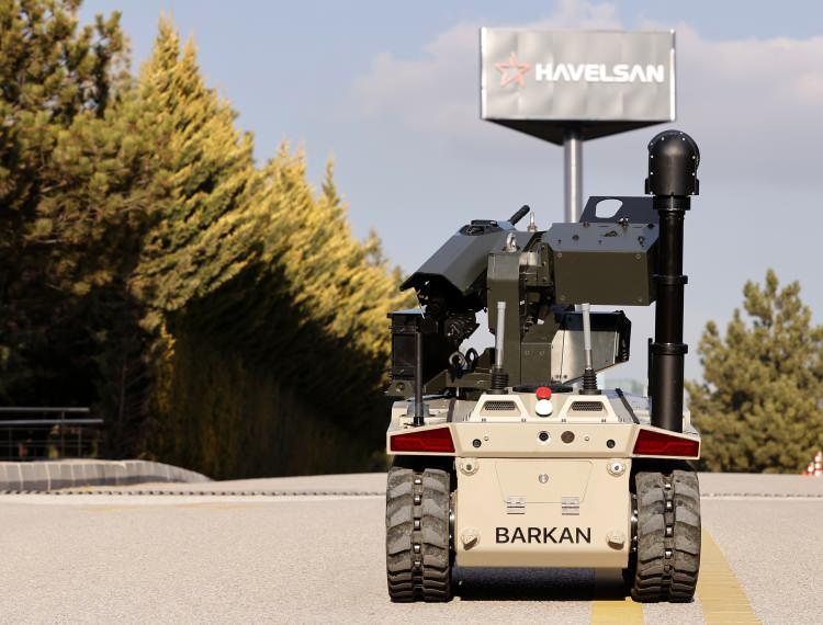 <p>Barkan'ın silahlı keşif ve gözetleme yapabilmek, sahadaki unsurlara destek verebilmek amacıyla geliştirildiğini anlatan Solmaz, "Çalışmamız sadece araç üzerine değil. En büyük amacımız, bu araçlara, platformlara yapay zeka destekli akıl katabilmek. Araçlarımızın insansız hava araçlarıyla diğer insansız kara araçlarıyla ya da diğer insanlı unsurlarla ortak görev yapabilecek ve görev paylaşımı yapabilecek, sahadaki etkinliğimizi artırabilecek kabiliyette olması önemli." değerlendirmesinde bulundu.</p>