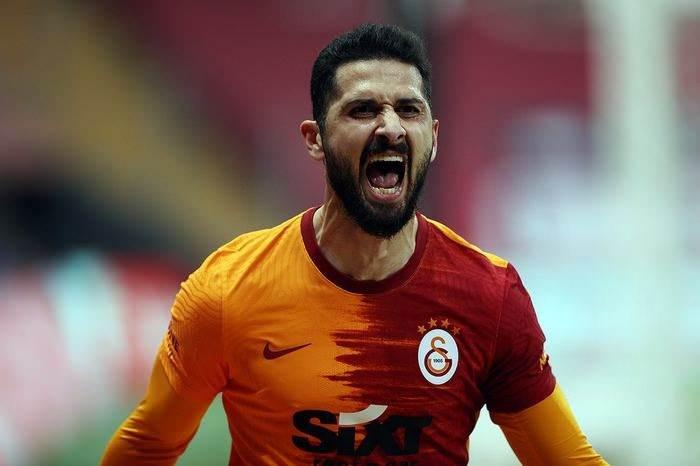<p>EMRE AKBABA</p>
