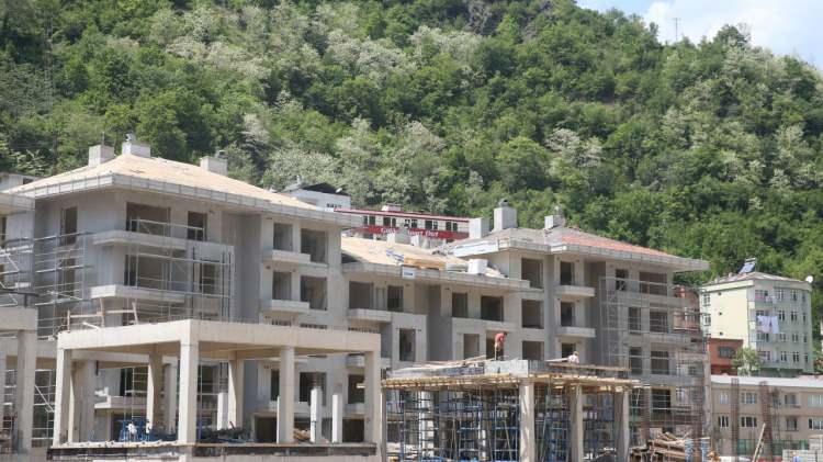 <p>Atıcı, TOKİ tarafından Sütlüce Mahalle`sinde yapılan 142 konutun da son aşamada olduğunu ifade ederek, "Sadece ince işçiliği ve çevre düzenlemesi kaldı. İnşallah vatandaşlarımıza teslim edilecek." dedi.</p>
<p> </p>
