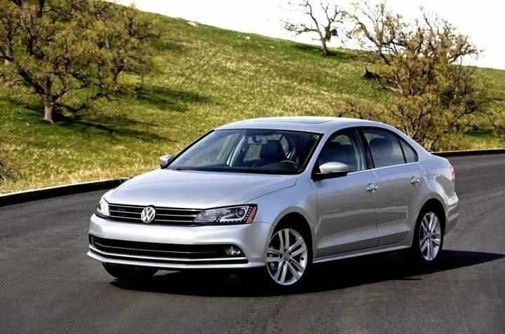 <p>Verilere göre, bu yılın nisan ayında ikinci el çevrim içi binek ve hafif ticari araç pazarında en çok tercih edilen otomotiv markası 18 bin 794 satışla Volkswagen oldu. </p>
