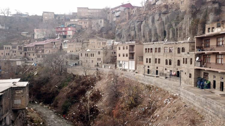 <p>Tarihi eserleriyle adeta bir açık hava müzesini andıran, mistik dokusu ve doğal güzellikleriyle büyük turizm potansiyeline sahip Bitlis, birbirinden önemli eserleriyle dikkati çekiyor.<br />
 </p>
