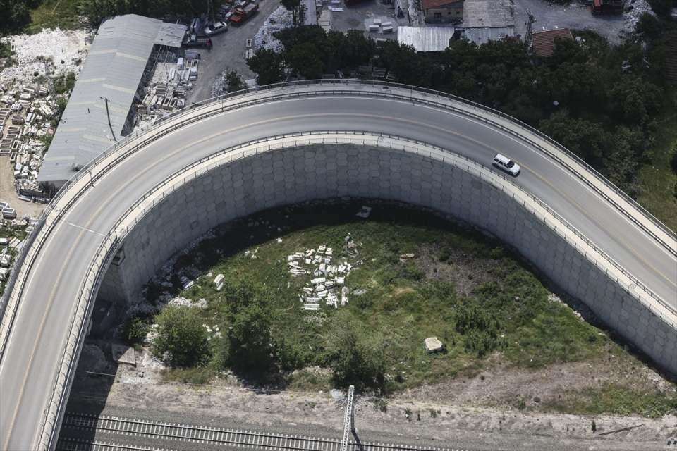<p>Saraç, bu trafik akımının doğru yönetilmesi ve trafik güvenliğinin sağlanması noktasında İçişleri Bakanlığınca yurt genelinde bu haftayı kapsayacak şekilde denetimler gerçekleştirilmesi için ilgili birimlere talimat verildiğini ifade etti.</p>

<p> </p>

