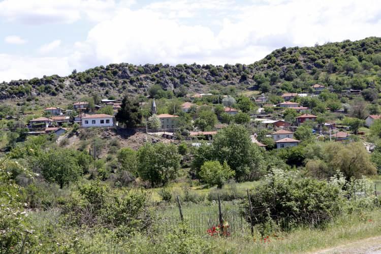 <p>Türkiye'de 10-16 Nisan tarihleri arasında en çok vaka görülen Çanakkale'nin 33 köyünde, pandemi boyunca koronavirüs vakası tespit edilmedi. </p>
