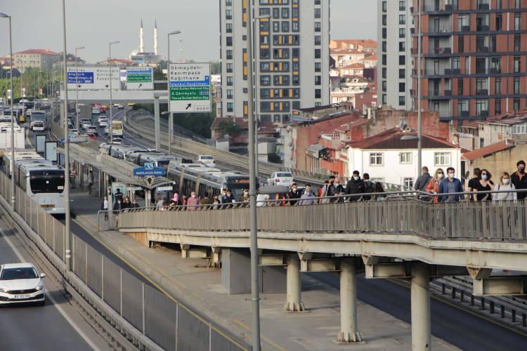 <p>Sabah 08.30'da İstanbul Büyükşehir Belediyesi Trafik Yoğunluğu Haritasında yüzde 40'ları gösterdi. </p>
