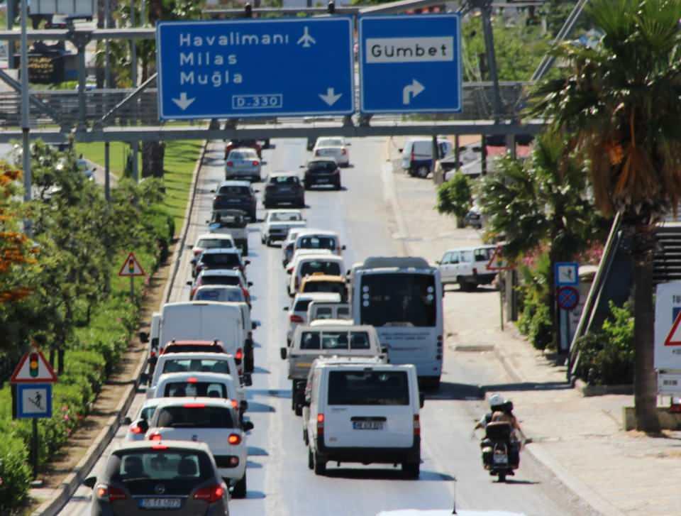 <p>Bunların çoğunun ikinci konut sahiplerinden oluştuğu öğrenildi. Bir anda nüfusu 500 bini bulan ilçe kış ayını da bu nüfusla geçirdi. </p>
