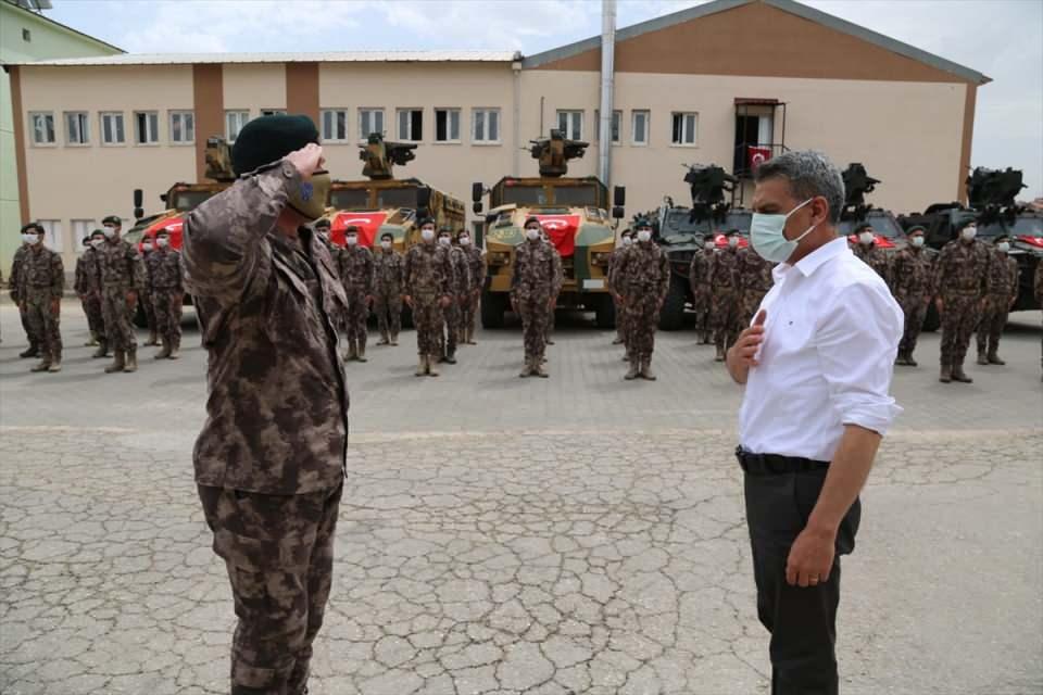 <p>Törene, Vali Mehmet Ali Özkan, Jandarma Bölge Komutanı Tuğgeneral Turgay Aras, Cumhuriyet Başsavcısı Mustafa Atbaş, 4. Komanda Tugay Komutan Vekili Yılmaz Ustaoğlu, Mazgirt Kaymakamı Muhammed Şahin, İl Emniyet Müdürü Yılmaz Delen, İl Jandarma Komutanı Albay Durali Ceylan ve vali yardımcıları katıldı.</p>
