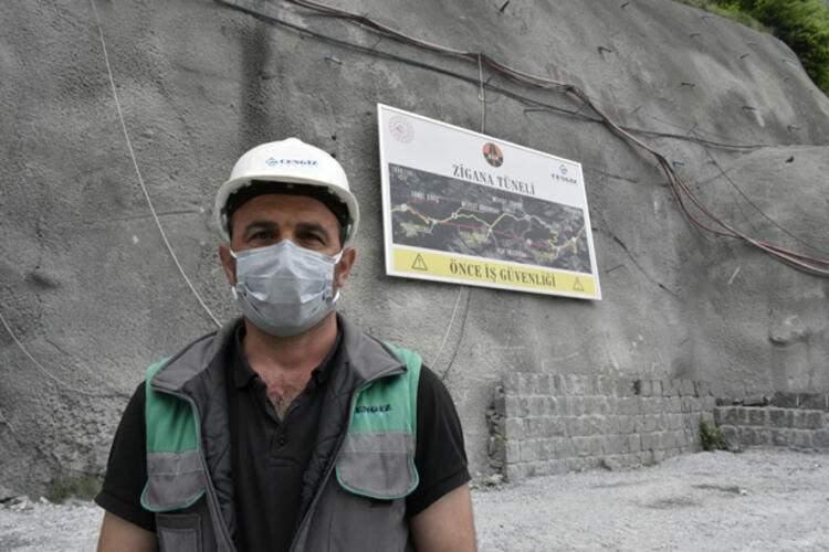 <p>Mevcut Zigana Tüneli yaklaşık 1800 metre kotlarından geçerken, Yeni Zigana Tüneli'ne ise 800 metre düşük kottan girilerek Zigana Dağı yaklaşık 560 metre düşük kottan geçilmiş olacak.</p>
<p> </p>