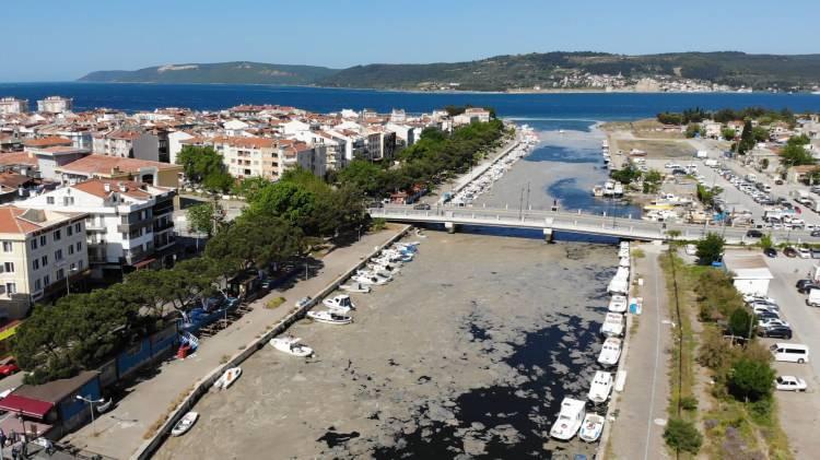<p>Biz tabii üzerindekini görüyoruz. Aşağı doğru damar damar ilerliyor” dedi.</p>
<p> </p>