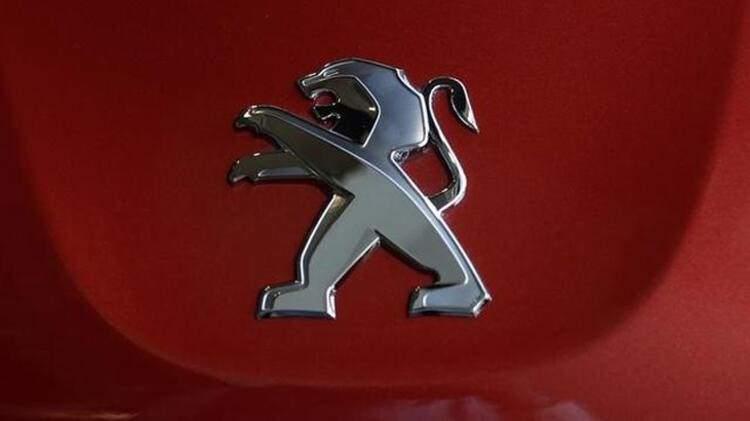 <p><strong>PEUGEOT </strong></p>
<p>2006 model Peugeot 206 da bir diğer seçenek olarak karşımızda. 50 bin lira altında araç düşünenler Fransız devi Peugeot'nun bu modeline bakabilirsiniz.</p>