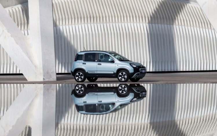 <p><strong>FİAT PANDA, HİBRİT SEÇENEĞİ İLE TÜRKİYE’DE</strong></p>

<p>Güncellenen donanımları ve hibrit motor seçeneği ile “En Ulaşılabilir hibrit” olarak lanse edilen Fiat Panda, 146 bin 900 TL’lik fiyatla Türkiye'de satışa çıktı. </p>
