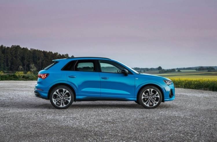 <p>Audi Q3, önden çekişli bir adet benzinli motor seçeneği ile sunuluyor. Bu motor 150 hp güç sunuyor. 35 TFSI motor seçeneği, turboşarjlı dört silindirli doğrudan püskürtme ünitelerine sahip. Güç, yedi vitesli S tronic şanzıman ile aktarılıyor.  </p>
