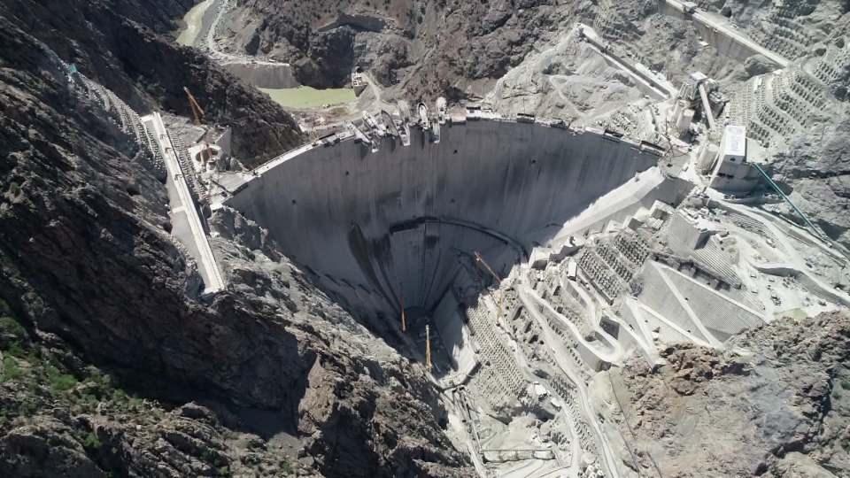 <p>Artvin'de, Çoruh Nehri üzerinde yapımı süren ve 275 metre gövde yüksekliği ile Türkiye’nin en yüksek barajı olacak Yusufeli Barajı’nda sona gelindi. </p>